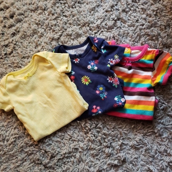 NB Carter's onesie bundle - Picture 2 of 4